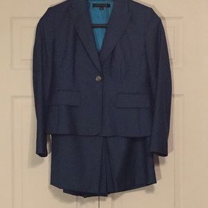 Women’s suit! Beautiful skirt and blazer set!!!